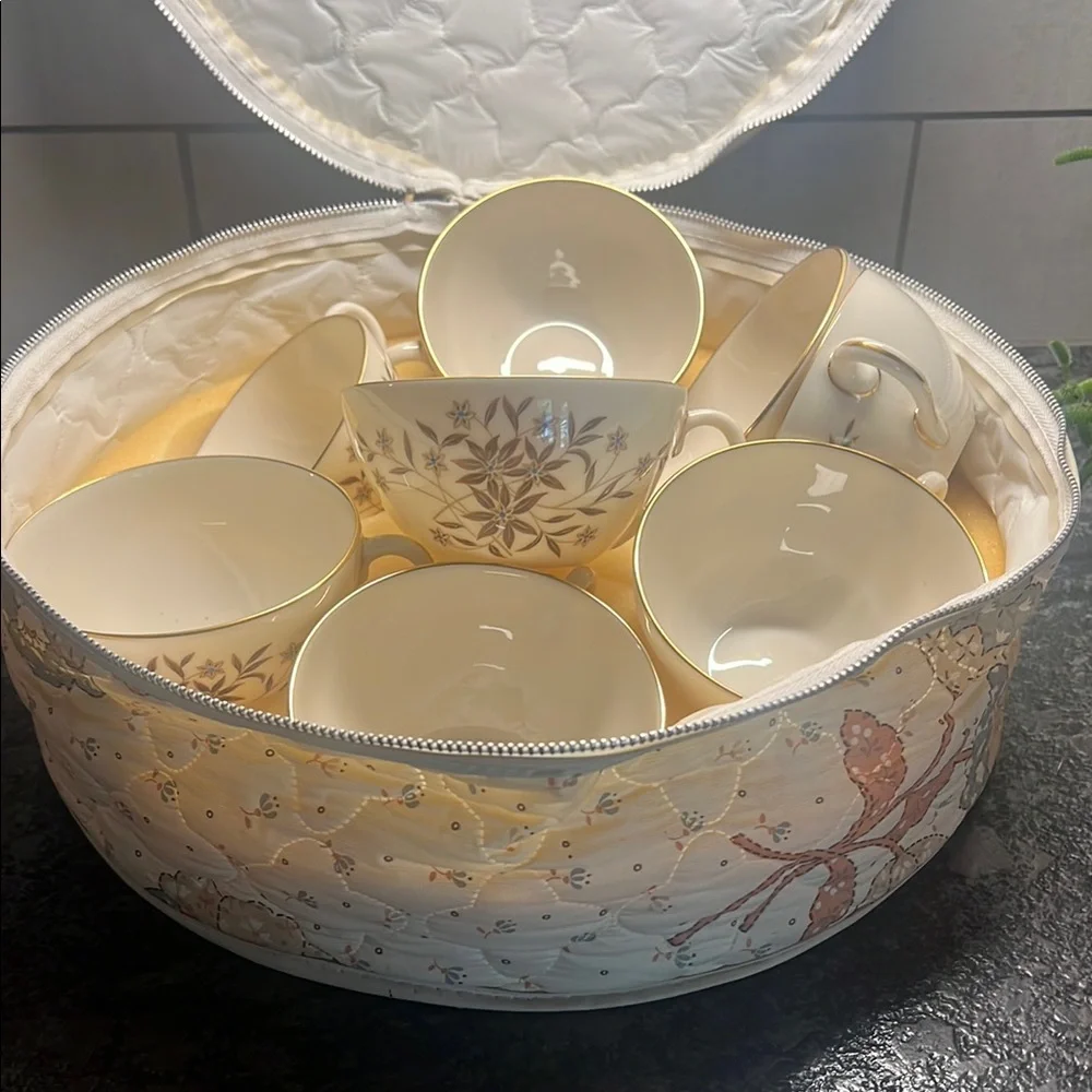 Set of 8 Lenox Elegant Gold and Cream Teacup Set. Starlight. In padded container